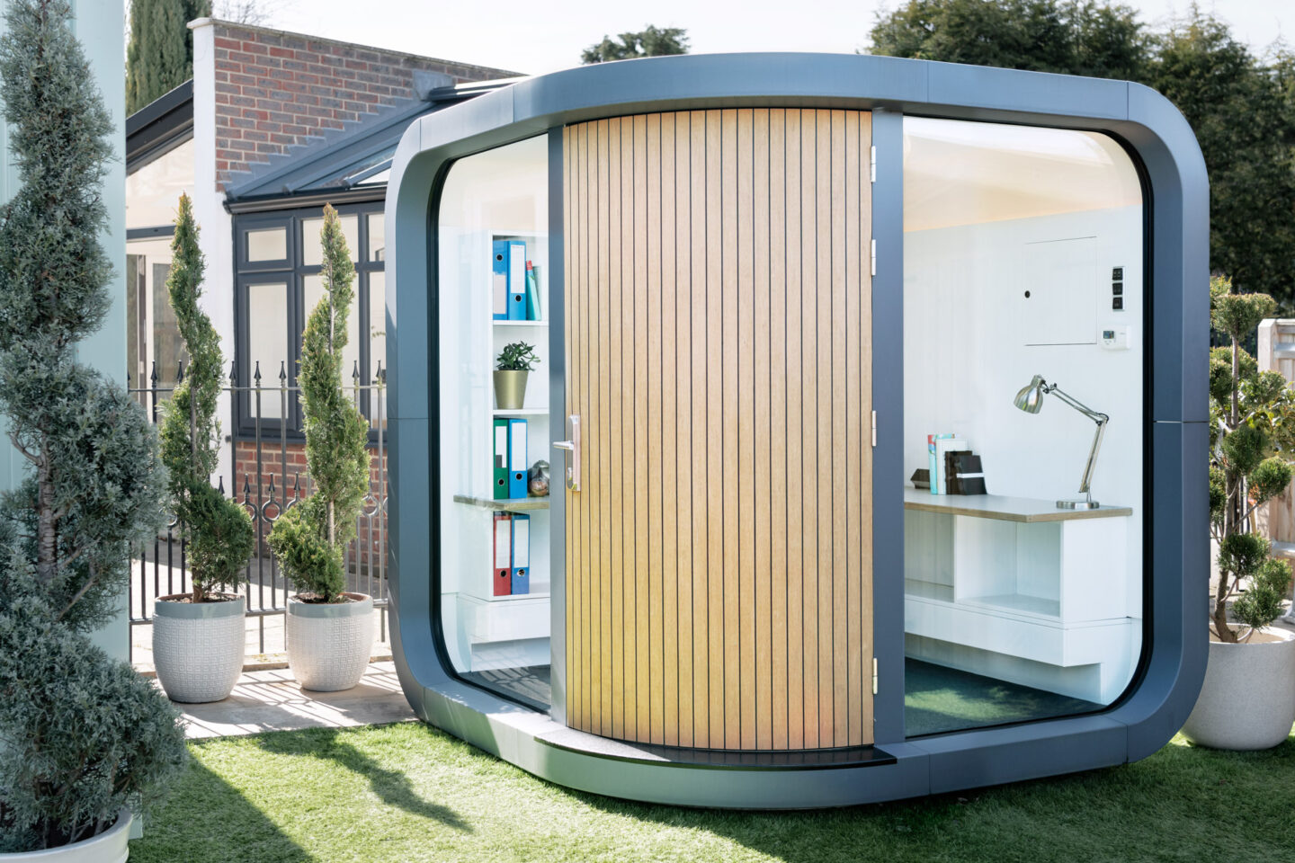 These Tiny Backyard Offices Are the Perfect Place for Productive Work ...