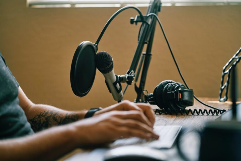 convertkit-waxDxYM2XI4-unsplash