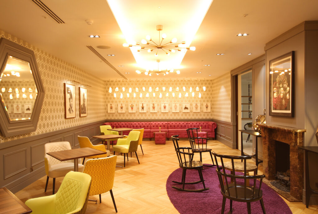 The Drawing Room at etc.venues Fenchurch is the perfect lounge space but can also be converted into a boardroom, meeting space, or private dining space. 